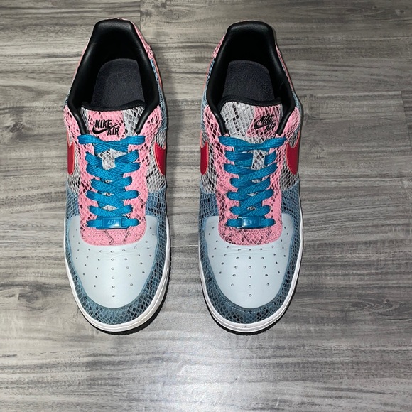 Air Force 1 - Picture 1 of 5